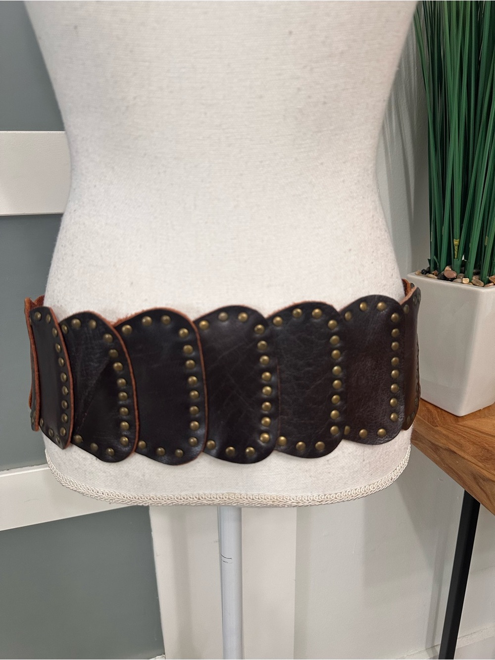 Vtg Y2K Brown Leather Wide Studded Belt Oversized Round Buckle Boho Western GUC - Picture 6 of 9